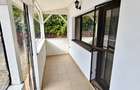 Duplex de închiriat | 3 camere | Curte | Terasă | 2 locuri parcare