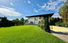 Vila lux de vanzare in cel mai dorit complex din Erou Iancu Nicolae-locatie rara - 38