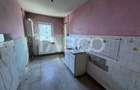 Apartament semidecomandat 4 camere 2 bai etaj 2 zona  1 Decembrie 1918