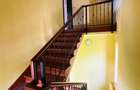 VANZARE VILA 8 CAMERE 652 mp teren zona Sisesti Sector 1 - 37