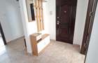 Inchiriez apartament 4 camere et intermediar cu parcare