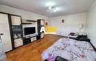 De inchiriat apartament 3 camere, zona Piata, Cetate - 2