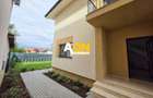 1/2 Duplex finisat la cheie, 4 camere, 317 mp teren, zona Centru