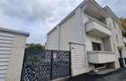 Vila - Bloc modern de 11 camere zona Centrul Civic , Onix