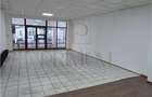 Spatiu comercial cu vitrine mari - Semicentral - 1