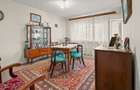 Apartament cu 3 camere, confort 1, decomandat, etajul 1.