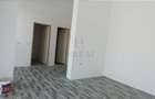 Spatiu Comercial cu 3 usi din sticla si vitrine mari - Elisabetin - 9