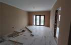 Duplex despartit prin C.T. - spatios -  5 camere - bucatarie inchisa - - 2