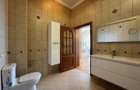 Vila 9 camere cu piscina si teren de 1.000 mp - 12
