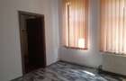 STEFAN CEL MARE  2 CAMERE  LA CURTE   PENTRU  BIROURI - 2