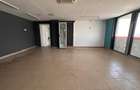 Spațiu comercial 87 mp | Vitrină 13 ml | 2 grupuri sanitare | Depozitare - 6