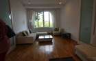 Primaverii Apartament in vila cu 2 dormitoare 2 bai de inchiriat. Single expat. 
