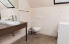 Vilă 5 dormitoare, 4 băi, 2 248mp teren, piscină. Preț: 229 000 E. - 24