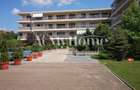 Superb Apartament cu 3 camere, piscina, 2 garaje, complet mobilat si utilat