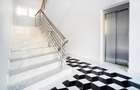 Apartament de inchiriat 2 camere, parcare proprie. Serviciu curatenie optional.