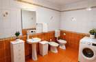 Casa in apreciabil potential,cu terase, curte,gradina echipata,2 pivnite,Str. Ro - 28
