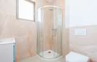 Casa Modernă cu Spații Vitrate Generoase - 8