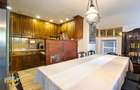 Casa familiala cu: teren 2.822 mp intravilan, sauna,  atelier, terasa, Central C - 2