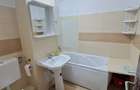 Inchiriez apartament 4 camere et intermediar cu parcare