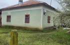 Casă de vânzare, cu anexe și teren, Nedeia
