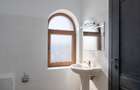 Otopeni central - Calea Bucurestilor (DN1) vila P+2 cu 7 camere 6 bai, parcare