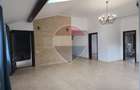 9 camere, 5 bai, spatiu hobby, gradina, garaj,locatie buna - 25