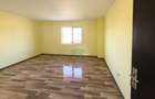 Casă / Vilă cu 8 camere de vânzare în zonă centrală - Urlati - 19