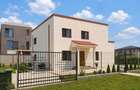 Casă Duplex | 2 Apartamente Separate | Curte, 8 Parcări, Mobilată Nou - 1