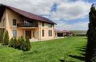 Casă mare cu teren 2600 mp în Dragomirna – garaj dublu, fotovoltaice, puț forat, - 3