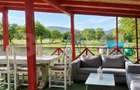 Proprietate cu camping autorizat, piscină și casă