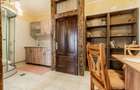 Spatiu comercial cu intrare din strada, fatada in curs de renovare - 2