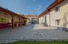 Casă / Vilă Săsească cu 6 camere de vânzare in Vulcan, Brasov - 3