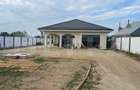 Casa 330 mp, teren 3.080 mp, zona Cosoveni
