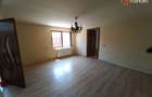 Casa individuala cu 4 camere - zona Crisan | 2 corpuri de cladire - 5