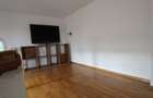 Primaverii Apartament in vila cu 2 dormitoare 2 bai de inchiriat. Single expat. 