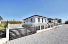 Casa pe 1 nivel,4 camere,2 bai,110 mp.1 dressing,500mp teren - 1