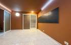 Spatiu comercial stradal, vad pietonal, parcare libera - 8