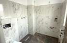 3 camere. Renovat compet. Centrala.  Doua bai. Bloc - anvelopat. Zona Sagului - 6