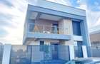 Casa individuala - 300 mp  - 5 camere - 3 bai - 4