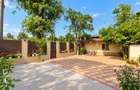 Casă individuală | Pe Colt | Teren 340 mp | 2 corpuri | Voluntari - 2