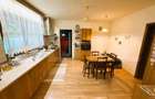 Casa de vanzare, 157 mp, teren 1427 mp, zona Burdujeni