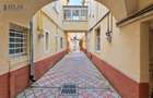 Piata Sfatului, 41 mp., ideal regim hotelier, de renovat la interior, acces usor