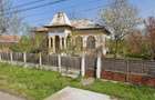 Casa boierească cu 3 camere, teren 1500mp + gradina 500mp - 1