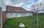 Casă cu 2 camere în stil tradițional, în Iratoșu - 5