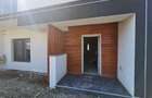 Case insiruite , 4 camere , P+1E - central in Valea Lupului - 4