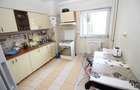 3 camere cu living de 31 mp, dormitoare de 14 și 12, bucătărie de 10,  centrală - 6