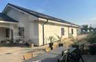 Casa 330 mp, teren 3.080 mp, zona Cosoveni