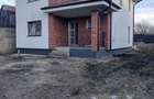 Casă de vânzare în Dezmir locație liniștită, compartimentare practică - 1