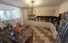 Casa + 5 apartamente + spatiu de inchiriat + parcari. Pretabil locuit + afacere - 19