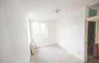Vand 3 camere si 2 bai zona Centru Civic